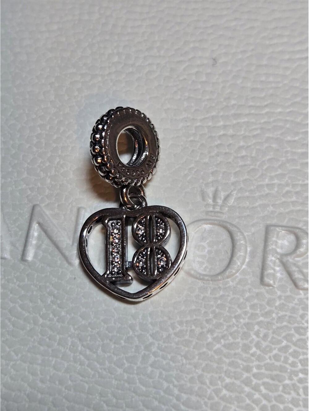 Pandora s925 ale Anniversary charm 18